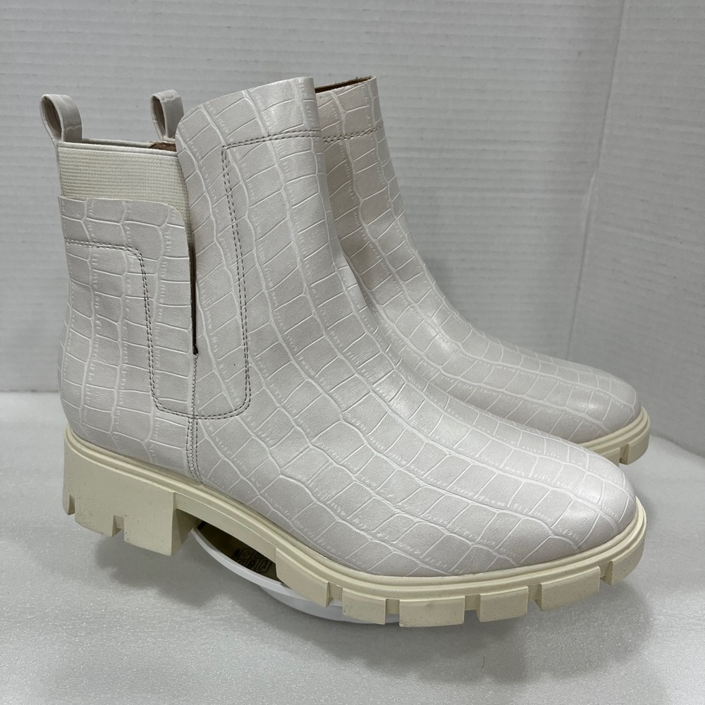 Journee Collection Jeeva Zip Block Heel Bootie. Size 9.‎ Color Ivory - Picture 3 of 6